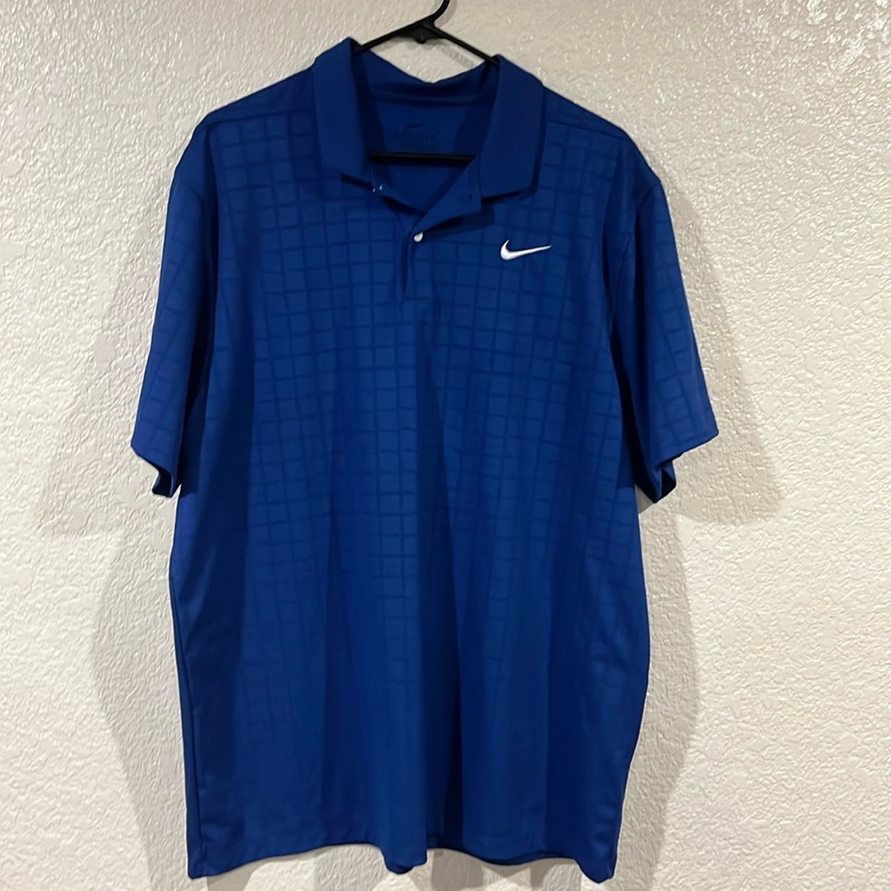 Men’s Nike golf shirt. Sz XL Like new.